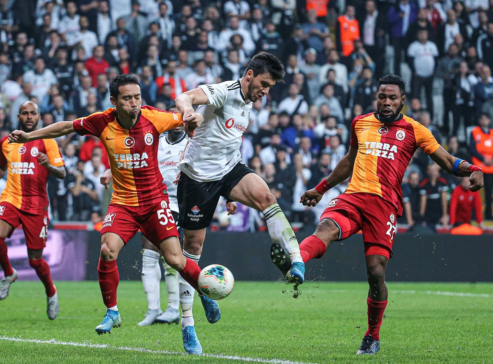 Турция 16 октября. Galatasaray vs Besiktas