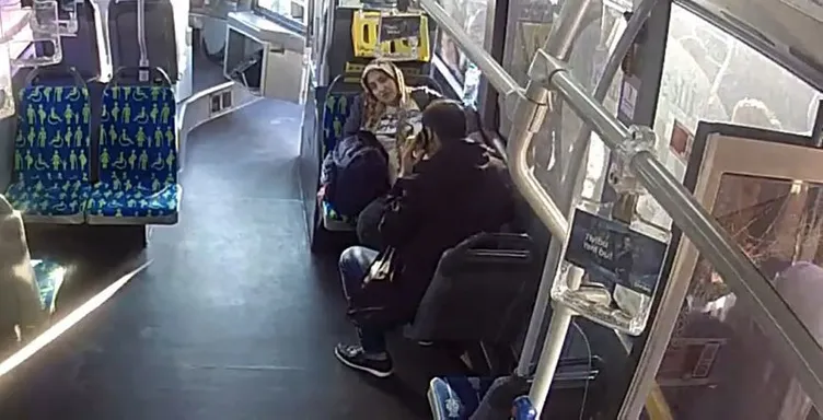 Hamile kadın metrobüste doğurdu! O anlar kamerada