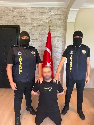 son-dakika-icisleri-bakanligi-duyurdu-redkitler-ve-erdogan-aykut-suc-orgutu-elebaslari-iade-edildi-1786619350840.jpg