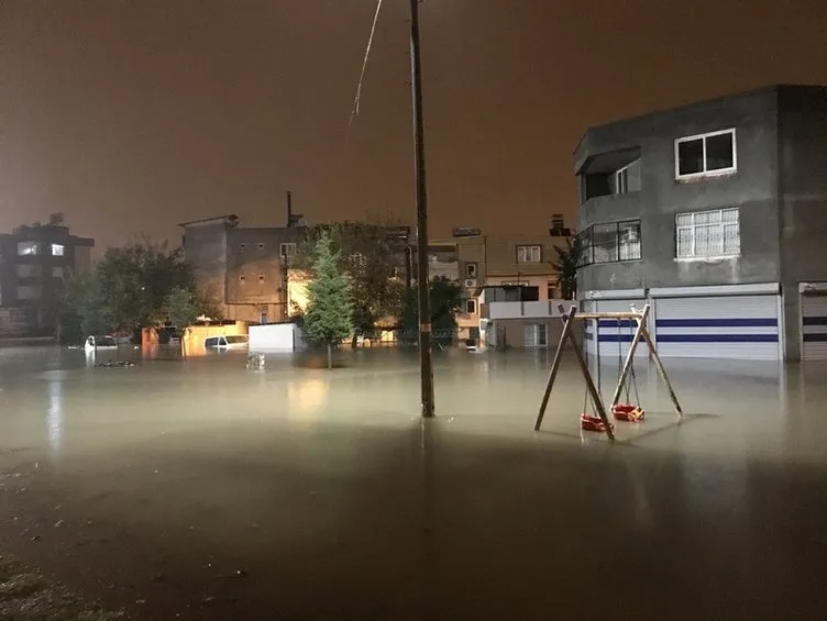 Adana sağanak yağışlara teslim!