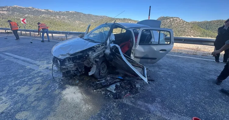 Antalya’da feci kaza: 1’i ağır 4 yaralı