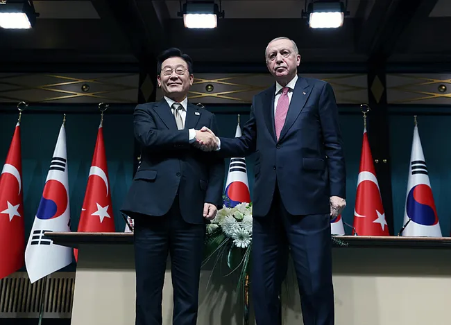 baskan-erdogan-guney-kore-ile-kan-kardesi-olduk-omuz-omuza-ayni-cephede-savastik-1764003386235.jpeg Başkan Erdoğan: Güney Kore ile kan kardeşi olduk, omuz omuza aynı cephede savaştık