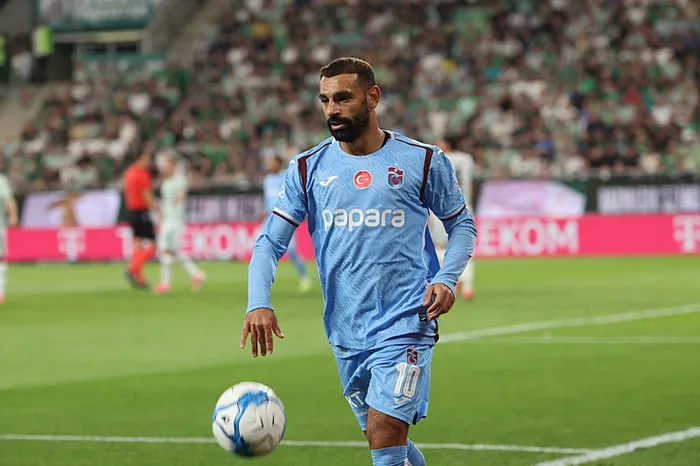 canli-izle-ferencvaros-trabzonspor-maci-atvde-ikinci-yari-oynaniyor-1787861413976.jpeg