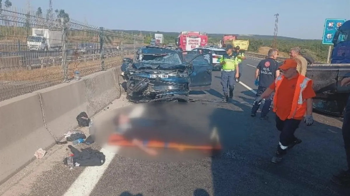 Silivri’de zincirleme kaza: Otoyol savaş alanına döndü! 5 yaralı Silivri’de zincirleme kaza: Otoyol savaş alanına döndü! 5 yaralı