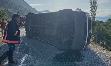 Mersin’de minibüs devrildi: 11 yaralı var