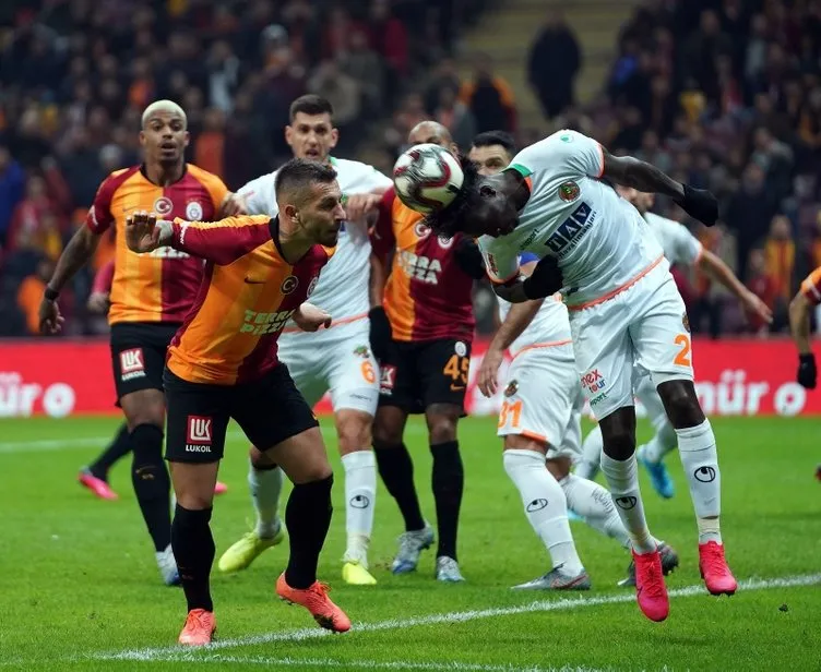 Usta yazar Galatasaray - Alanyaspor maçında sahanın en kötüsünü seçti!