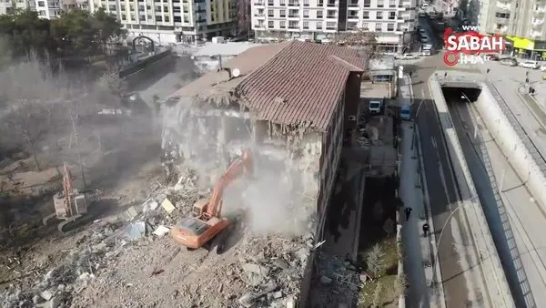 Elazığ’da depremde hasar gören 50 yıllık okullar yıkılıyor | Video