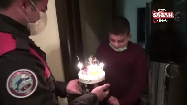 Erzurum'da polis ekiplerinden 14 yaşındaki çocuğa yürekleri ısıtan sürpriz doğum günü kutlaması | Video