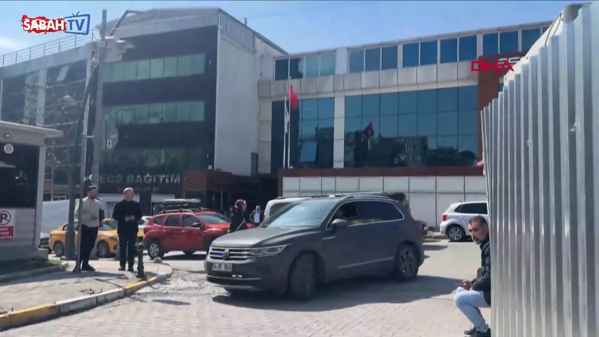 Ünlülere yönelik uyuşturucu soruşturması; şüpheliler Adli Tıp Kurumu’na getirildi | Video videosunu izle Ünlülere yönelik uyuşturucu soruşturması; şüpheliler Adli Tıp Kurumu’na getirildi | Video videosunu izle