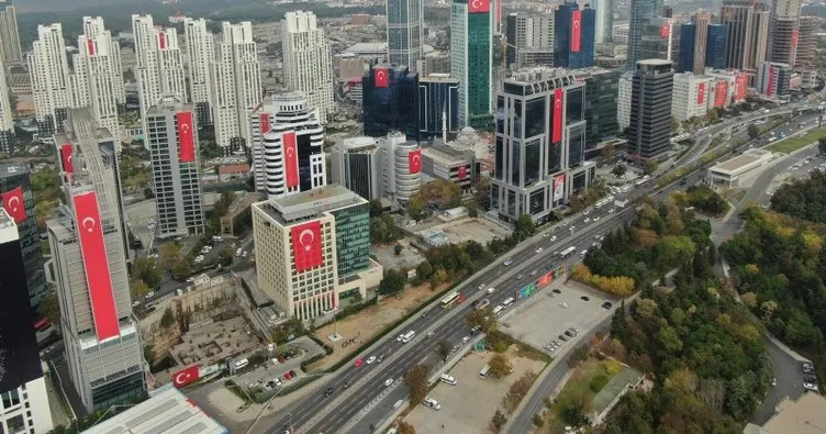 Dev Türk bayrakları ile giydirilen gökdelenler havadan görüntülendi