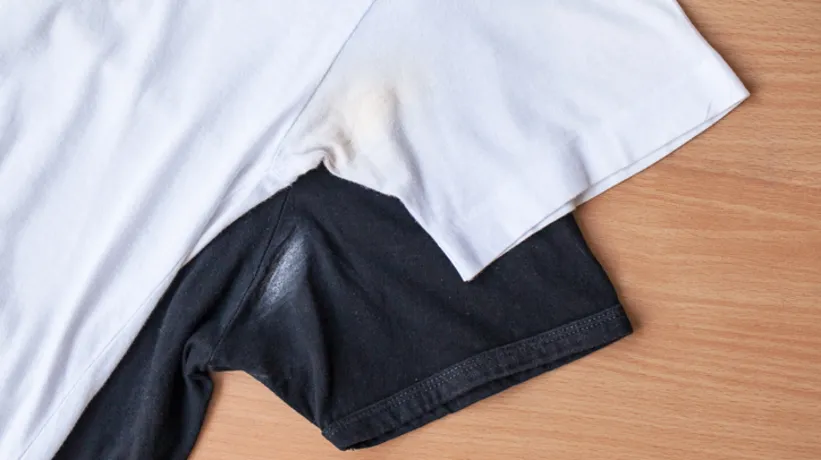 Deodorant lekelerini sonsuza kadar yok edecek o yöntem! Sadece bir kaşık...