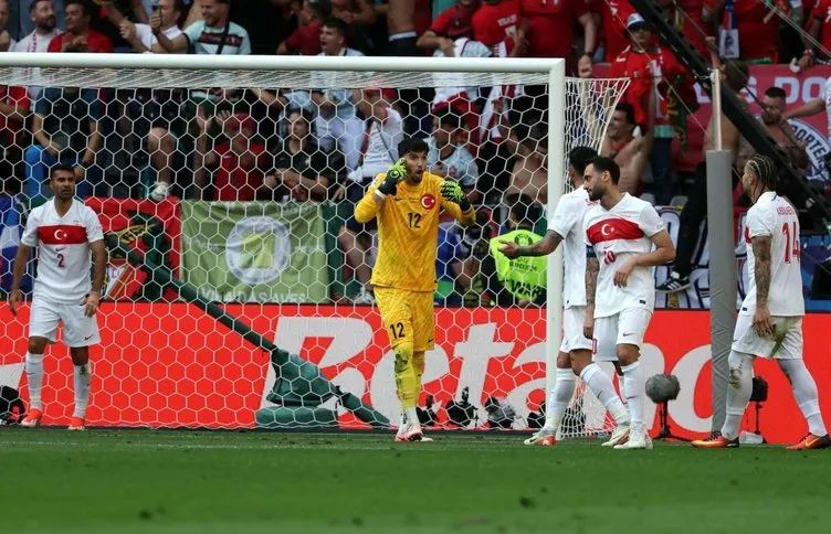 SON DAKİKA: Manchester United’tan Altay Bayındır’ı üzen karar! Fenerbahçe detayı...