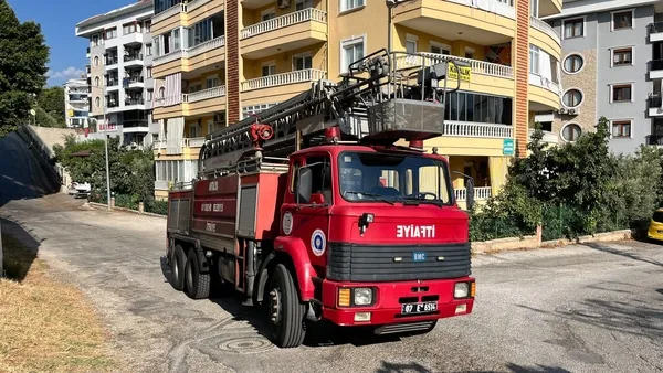 klima-unitesinden-cikan-duman-ekipleri-alarma-gecirdi-1789231505468.jpeg