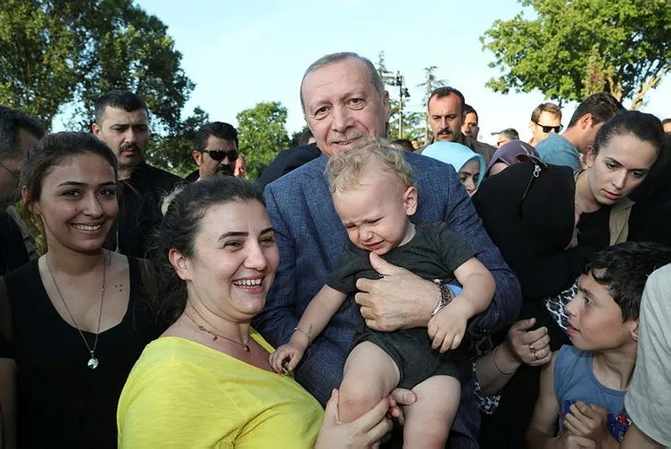 BaÅkan ErdoÄan, NakkaÅtepe Millet Bahçesi'ni gezdi vatandaÅlarla sohbet etti