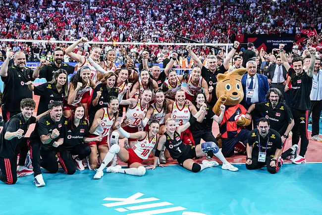 turk-kadin-voleybolu-2026ya-damga-vurdu-1788768878210.jpg