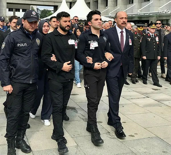 DEM Partili Ömer Faruk Gergerlioğlu’ndan küstah sözler! Polis Şeyda Yılmaz’ı şehit eden cani Yunus Emre Geçti’ye sahip çıktı!