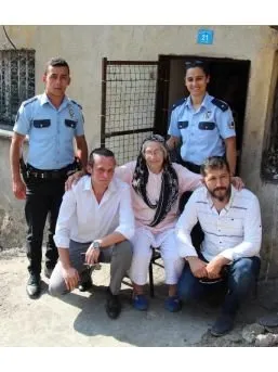 Zonguldak’ta dolandırıcıya kaptırdığı parası iade edilen yaşlı kadının sevinci
