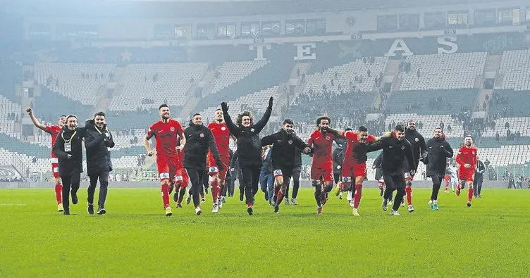 Antalyaspor’da gençler zirve yaptı