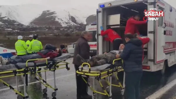 Van'da yolcu midibüsü şarampole devrildi: 20 yaralı | Video