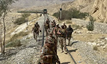 Pakistan’da sular durulmuyor: Bombalı saldırı kaosa neden oldu