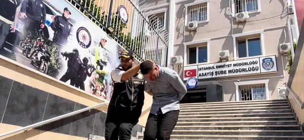 camide-namaz-kilan-adamin-cantasini-caldi-gozaltina-alinan-supheli-tutuklandi-1787212369433.jpg
