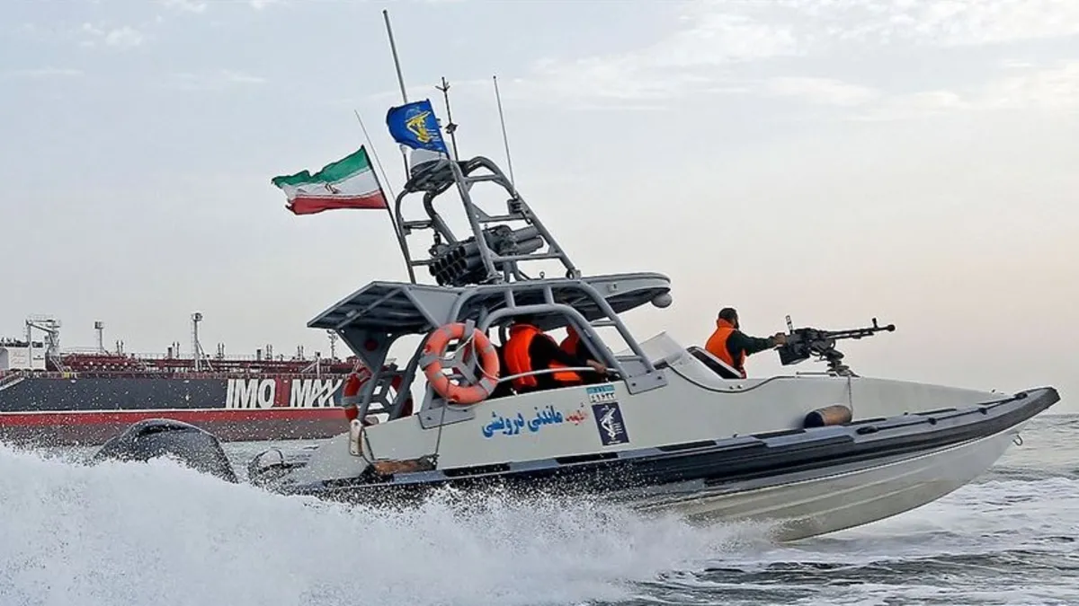 Basra Körfezi’nde İran 2 tankere baskın düzenledi: 15 yabancı mürettebat gözaltında Basra Körfezi’nde İran 2 tankere baskın düzenledi: 15 yabancı mürettebat gözaltında