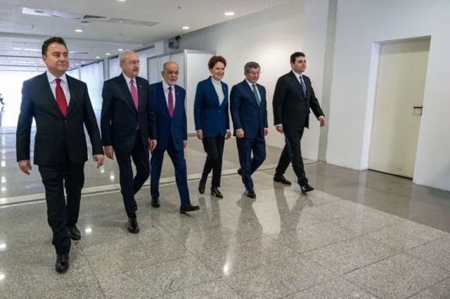 gokkusagi-masasinin-lgbt-dosyasi-kabarik-aile-yapisinin-altina-dinamit-koyacaklar-1680236495502.jpg Gökkuşağı Masası'nın LGBT dosyası kabarık! Aile yapısının altına dinamit koyacaklar