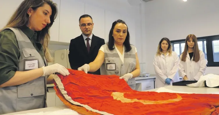 Şanlı bayrak usta ellere emanet