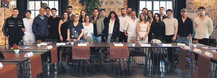 guc-para-ve-ihanet-ucgeninde-duygusal-bir-hikaye-1779119195814.jpeg