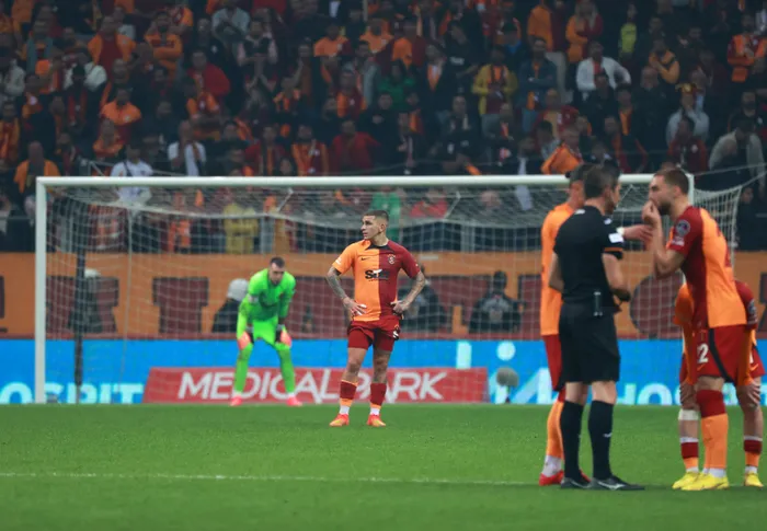 galatasaray-hem-saha-icinde-hem-saha-disinda-gucsuz-1666683999718.jpg