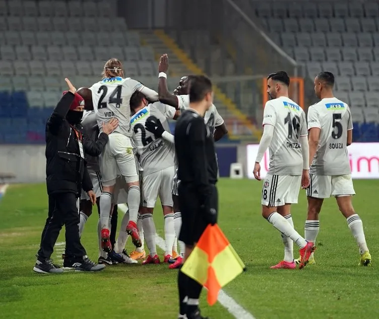 Son dakika: Başakşehir maçı sonrası Beşiktaşlı isme olay sözler! Torpille 11’de oynuyor gibi, kadro dışı bıraksalar alkışlarım