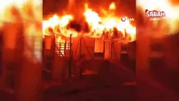 Alev alev yanan iki katlı bina küle döndü | Video