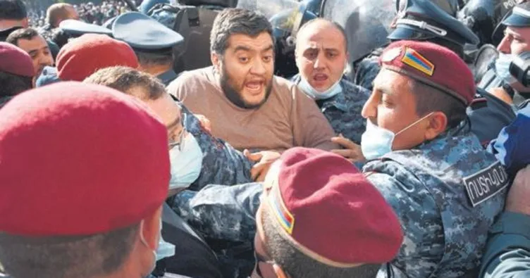 Ermenistan Kelbecer’i terk etti