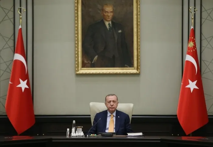 Sen zaten kasetle geldin! Yerini böyle mi koruyacaksın? Kılıçdaroğlu’nun ahlaksız el hareketine sert tepki!