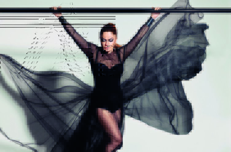 İzel 'Çok acı çektim! Gelen vurdu, giden vurdu'