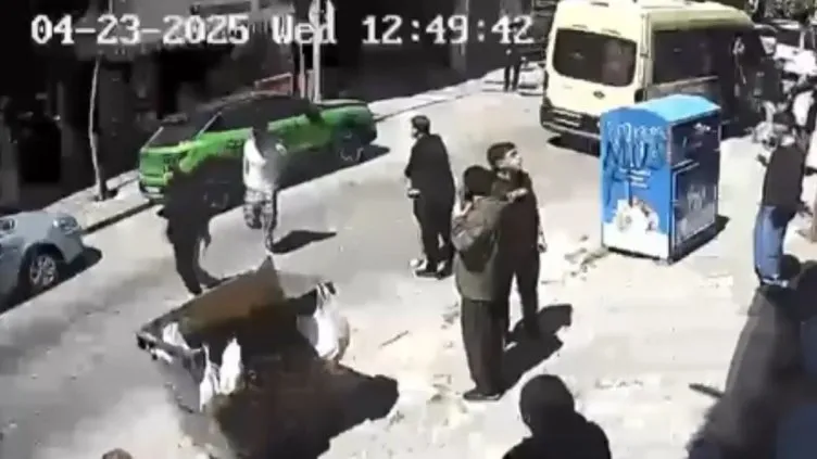 Deprem anında balkondan atlayıp arabanın üstüne düştü! Zaten ayağım kırıktı! İşte o anlar