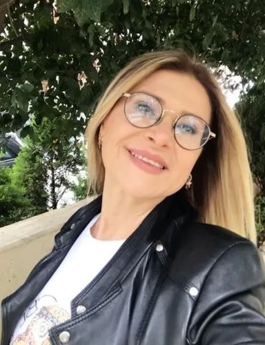 Çocuklar Duymasın'ın Emine'si olarak tanınmıştı! 54 yaşındaki Melek Şahin 20'liklere taş çıkartıyor...