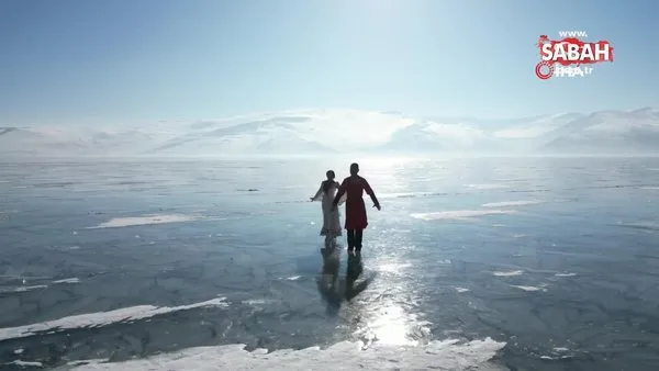 Buzla kaplı Çıldır Gölü'nde Kafkas gösterisi | Video