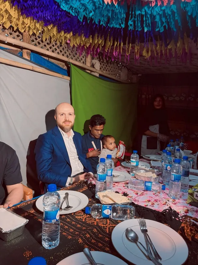 bilal-erdogan-bangladeste-coxs-bazardaki-arakan-multeci-kampini-ziyaret-etti-1771532551243.jpg Bilal Erdoğan Bangladeş'te Cox's Bazar'daki Arakan mülteci kampını ziyaret etti