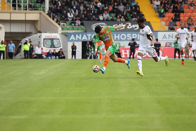 son-dakika-trabzonspora-alanyaspor-celmesi-firtina-6-mac-sonra-puan-kaybetti-1775924100375.jpeg