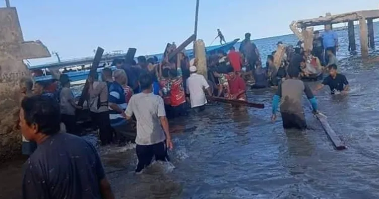 Endonezya’da seçim mitinginde facia! Çöken köprüde 7 kişi öldü