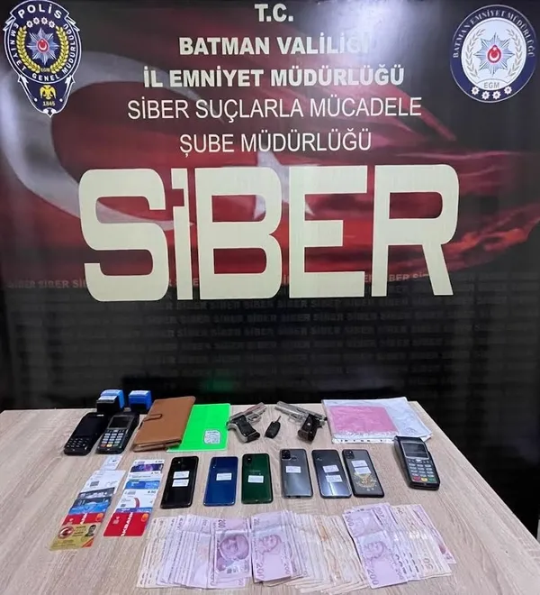 ulke-genelinde-384-vatandasi-dolandiran-zanlilar-tutuklandi-1668087321273.jpg