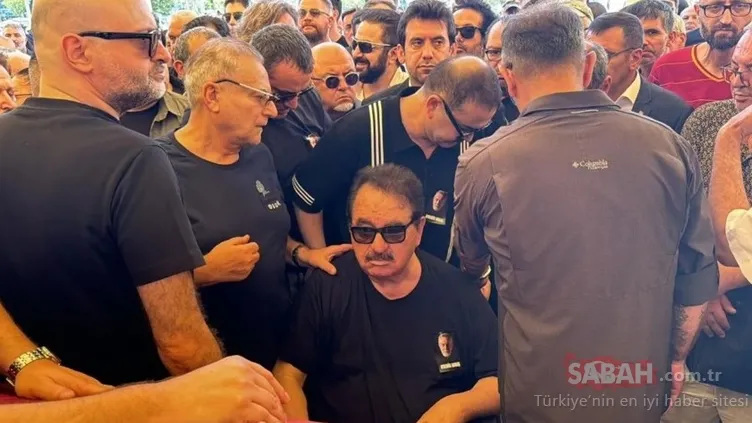 Şafak Sezer, Aydemir Akbaş’ın cenazesindeki izdihama tepki gösterdi! Şafak Sezer: Hayatımda böyle bir şey görmedim!