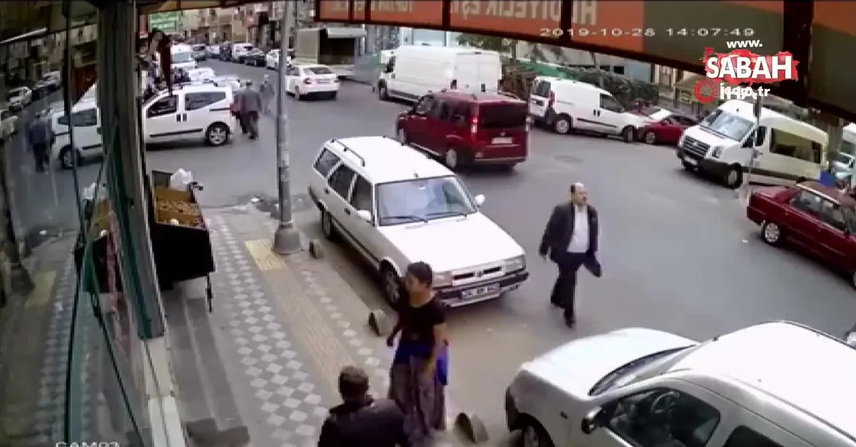 istanbul bahcelievler de sokak ortasinda soyunan kadin kamerada