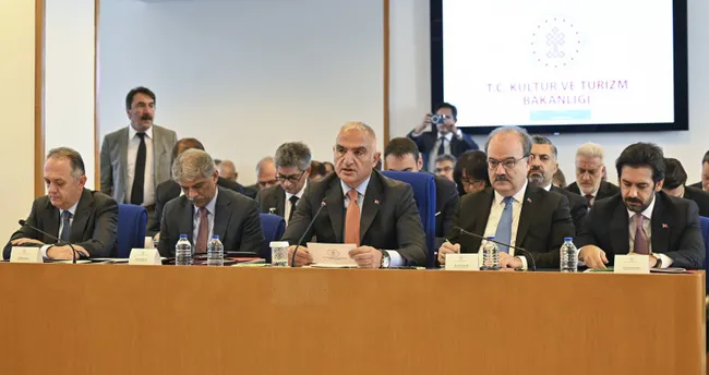 Bakan Mehmet Nuri Ersoy: Turizm gelirimiz 9 ayda 42 milyar dolar oldu Bakan Mehmet Nuri Ersoy: Turizm gelirimiz 9 ayda 42 milyar dolar oldu