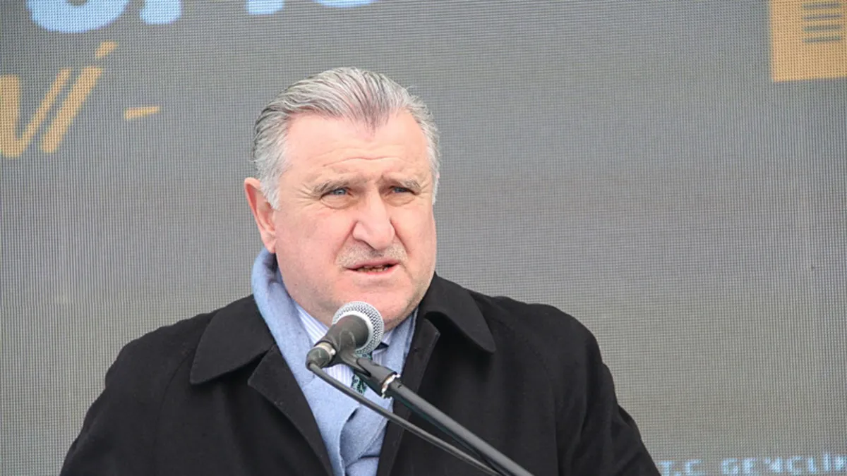 Bakan Bak İtalya’da milli sporcuları ziyaret etti Bakan Bak İtalya’da milli sporcuları ziyaret etti