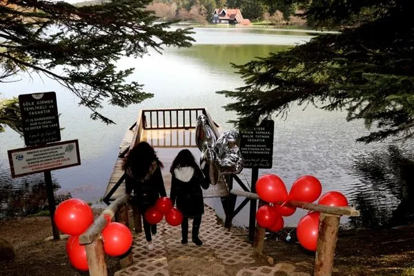 Gölcük Tabiat Parkı tatilcilerin ilgi odağı oldu