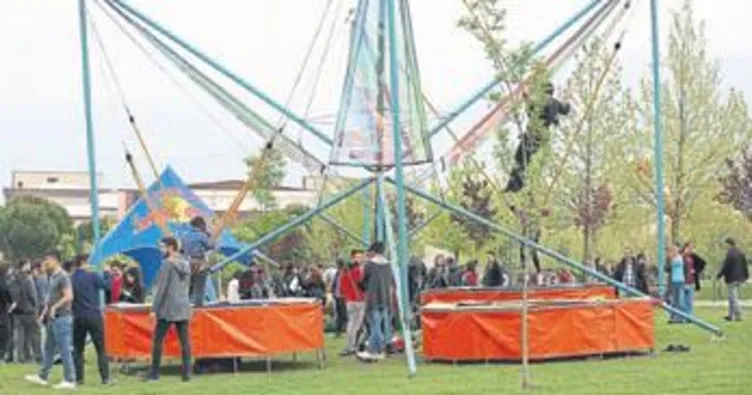 Bungee jumping yapanlara destek