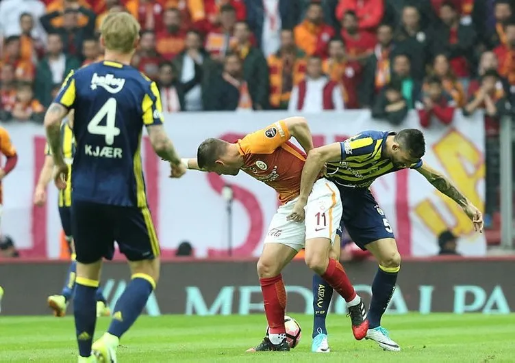 Galatasaray-Fenerbahçe maçından kareler
