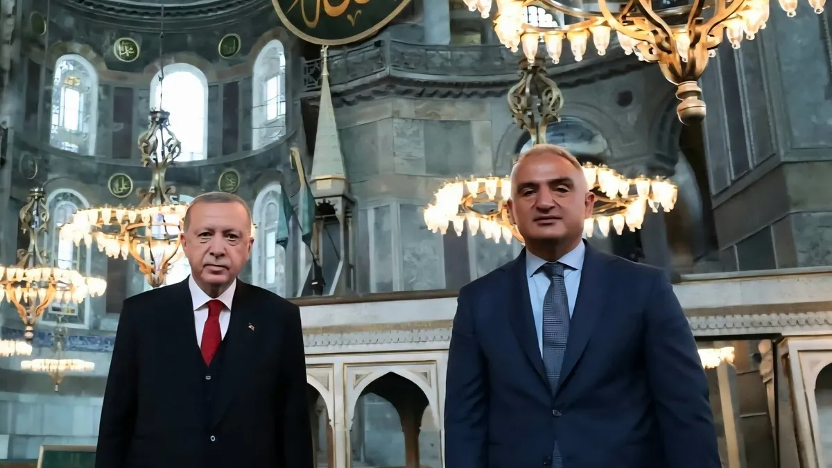 Bakan Ersoy’dan Ayasoyfa paylaşımı: “Kutlu emaneti geleceğe taşıyoruz” Bakan Ersoy’dan Ayasoyfa paylaşımı: “Kutlu emaneti geleceğe taşıyoruz”